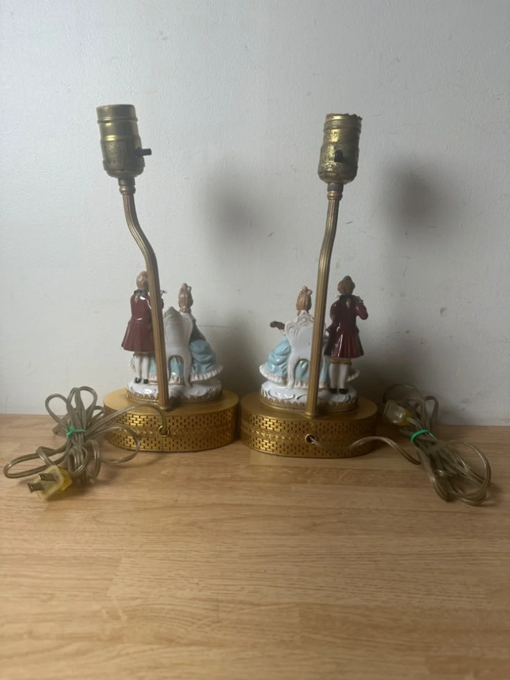 VINTAGE PAIR OF PORCELAIN BOUDOIR LAMPS HAND-PAINTED 18TH CENTURY ORNATE GLIDED